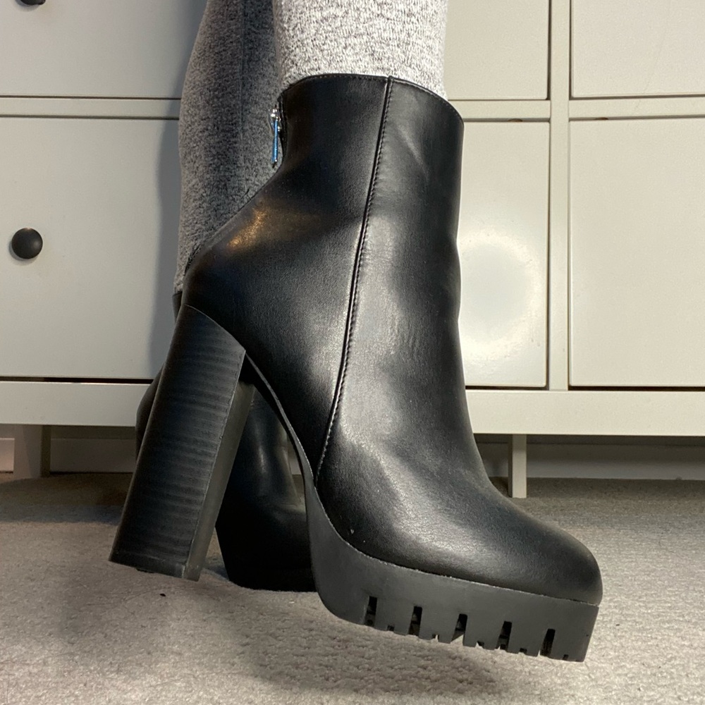 Black Fashion Nova Heeled Boot - Picture 6 of 6